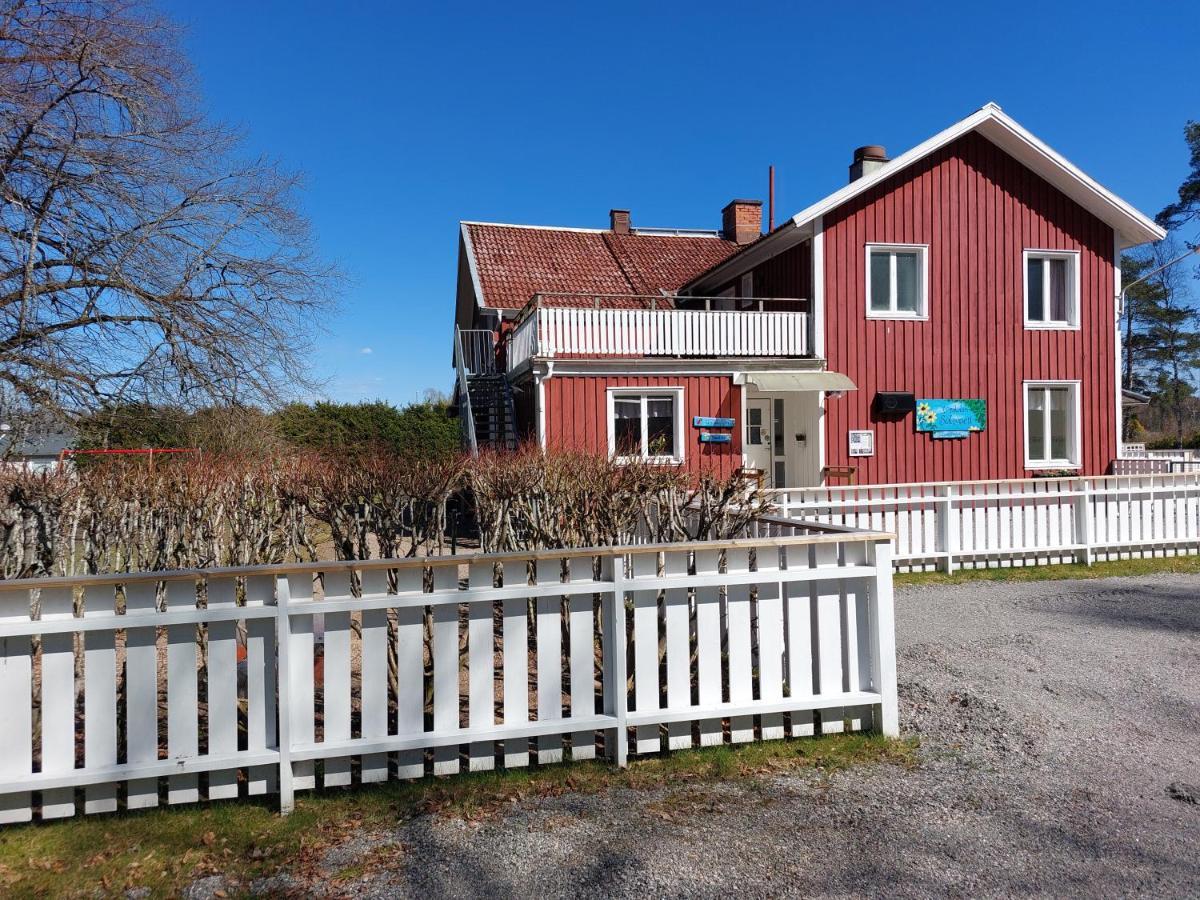 Flora Dekor Gaestgard, Lenagarden Pension Alingsås Buitenkant foto